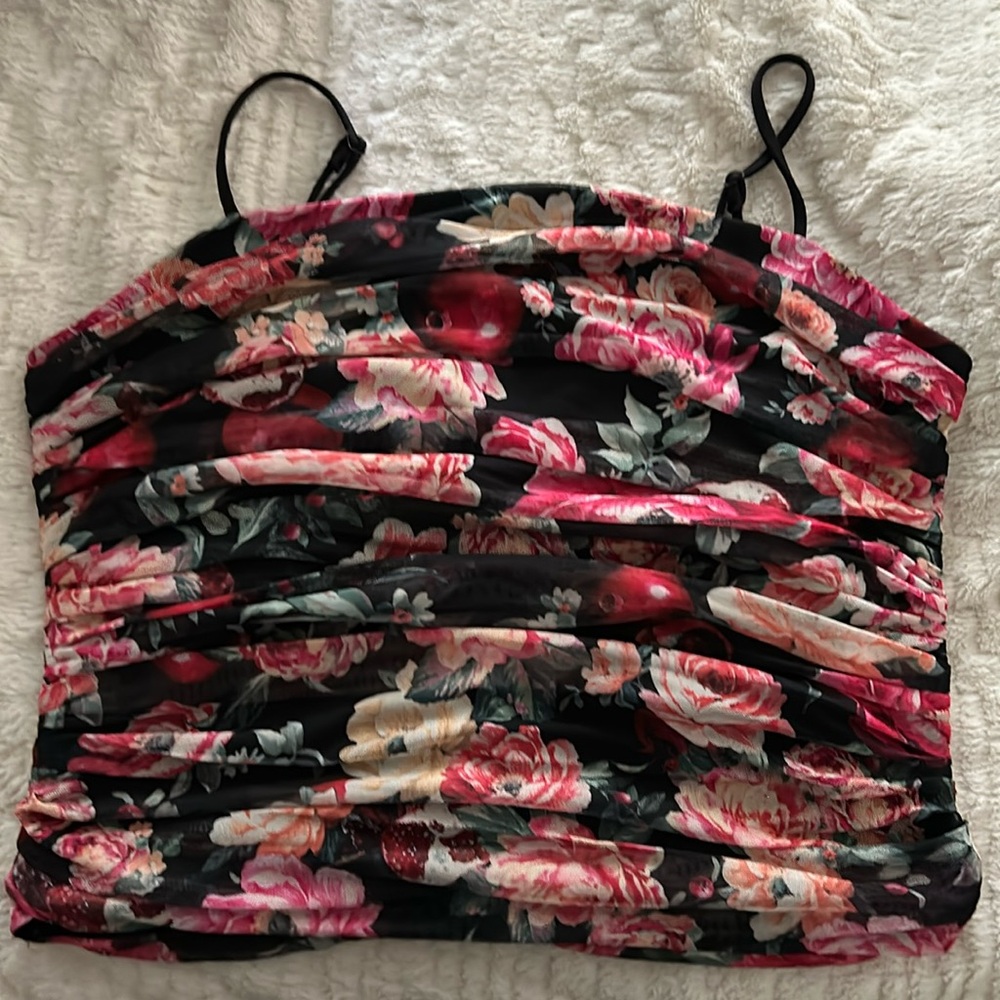 XL express body contour ruched top